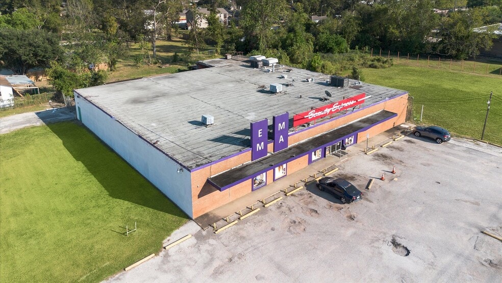 More Photos Of 5104 Lockwood Dr, Houston Storefront For Sale