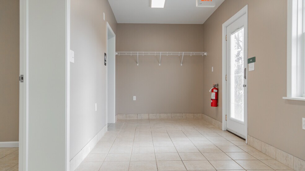 More Photos Of 218 Oak St, Grove City Office For Lease