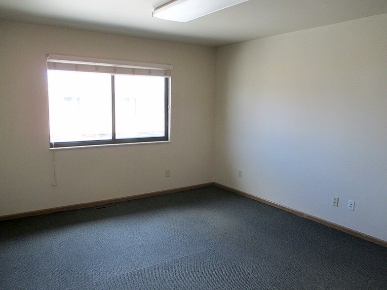 More Photos Of 2718 Gateway Ave, Bismarck Office For Lease