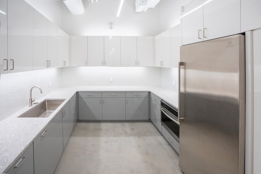 More Photos Of 111 Town Square Pl, Jersey City Office Residential For Lease