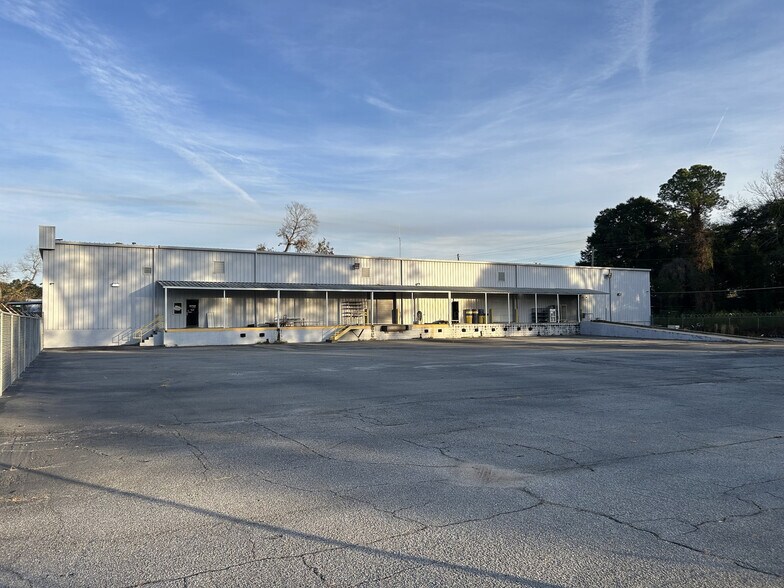 More Photos Of 518 W Roosevelt Ave, Albany Warehouse For Sale