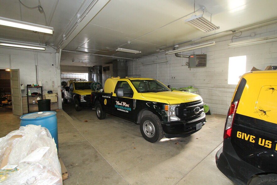 More Photos Of 400 S Pine St, Burlington General Retail For Sale