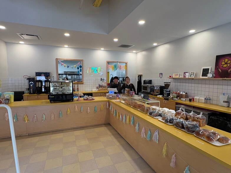 More Photos Of 308 W Ponce de Leon Ave, Decatur Storefront For Lease