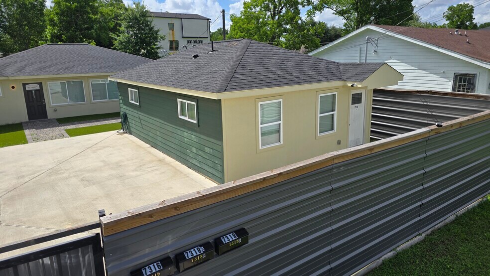 More Photos Of , Houston Multifamily For Sale