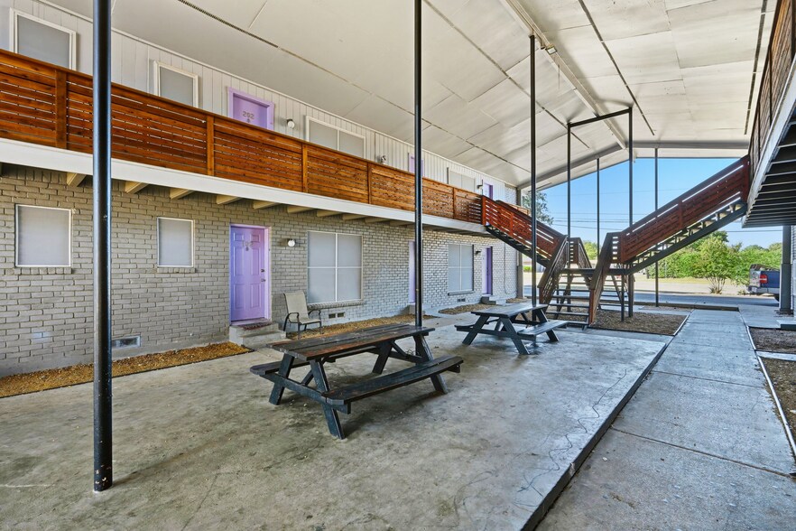 More Photos Of 220 S Jupiter Rd, Garland Apartments For Sale