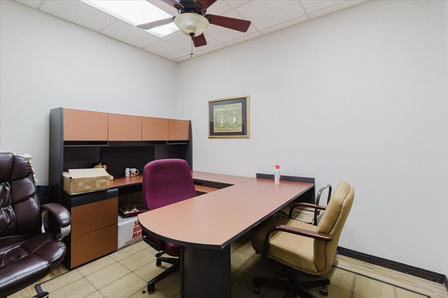 More Photos Of 611 Druid Rd E, Clearwater Office For Sale
