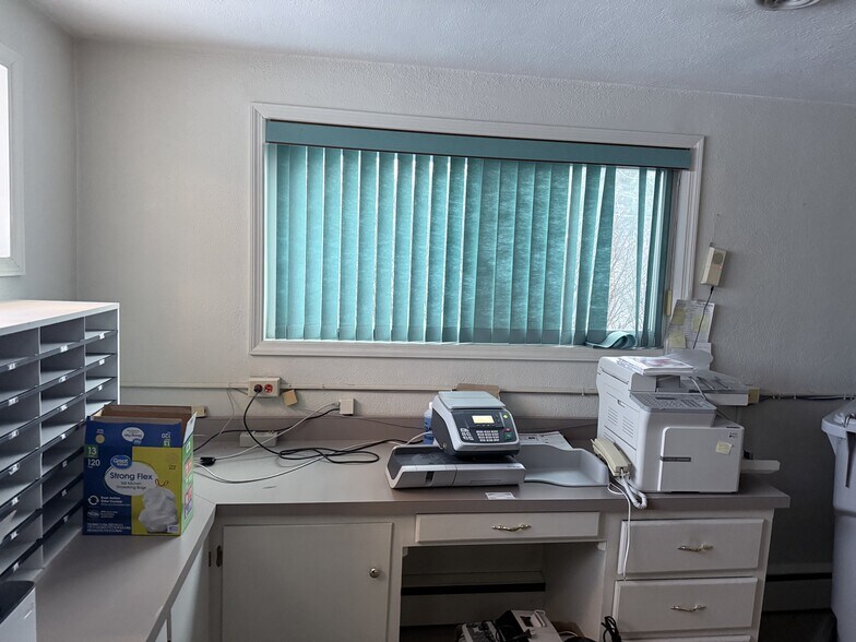 More Photos Of 235 Saratoga Rd, Schenectady Office For Sale