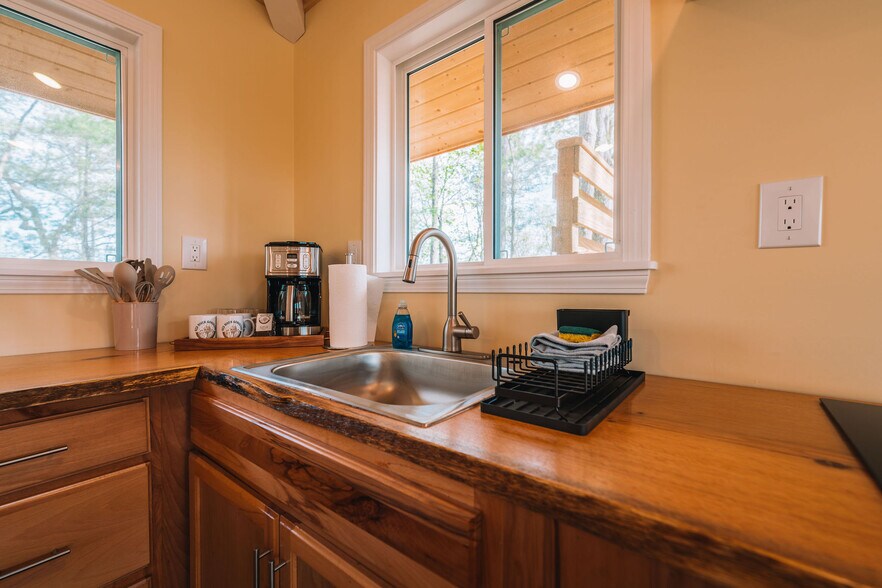 More Photos Of 250 Wood Thrush Lane, Rogers Specialty For Sale