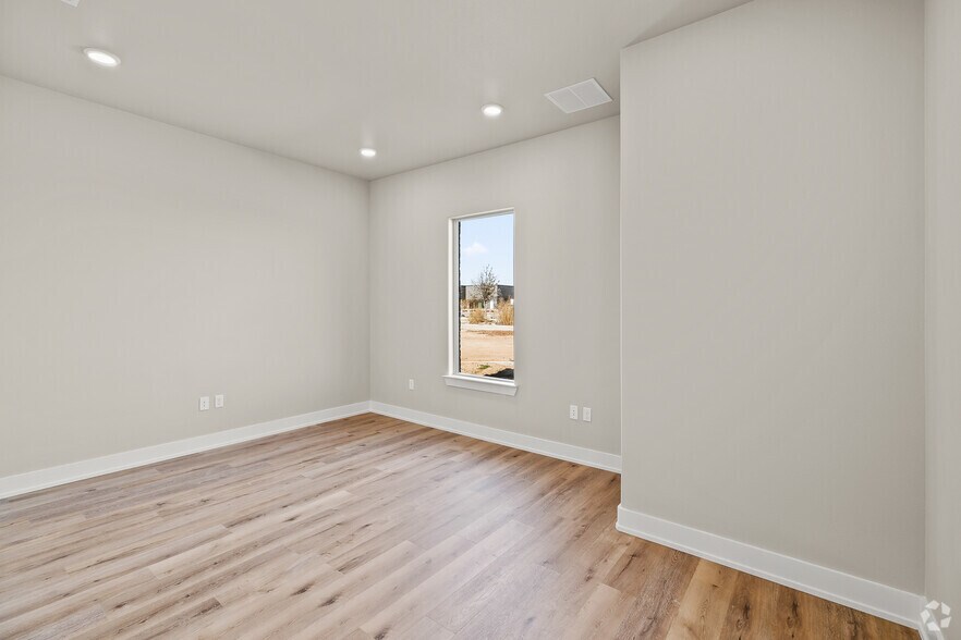 More Photos Of 3218 140th St, Lubbock Office For Sale