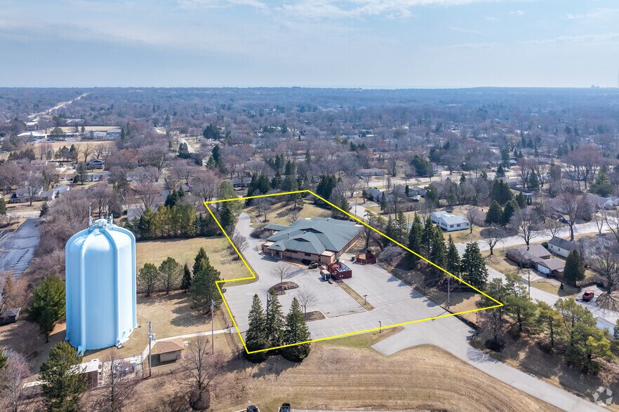 More Photos Of 7007 N Range Line Rd, Milwaukee Medical For Sale