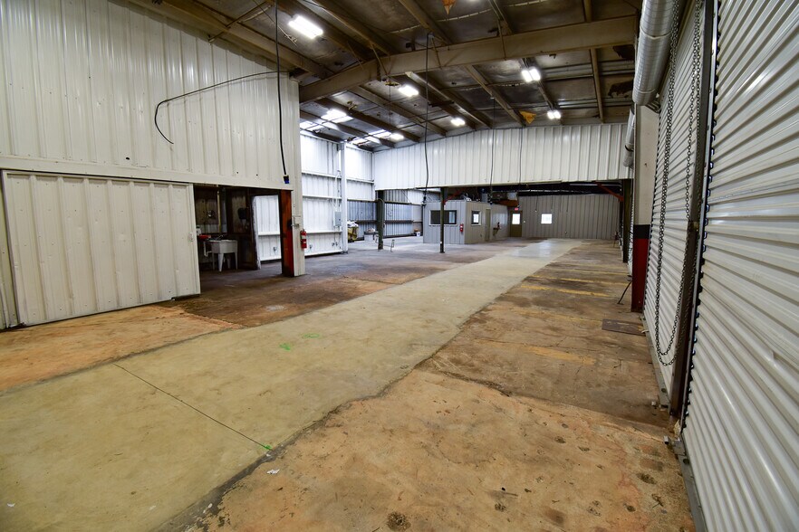 More Photos Of 8969 Pensacola Blvd, Pensacola Auto Repair For Sale