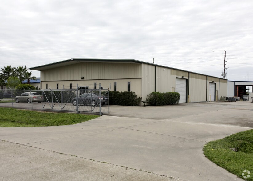 More Photos Of 15160 Nautique Way, Houston Warehouse For Lease