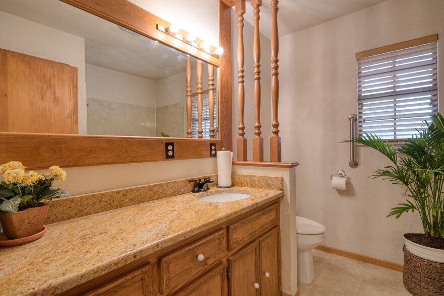 More Photos Of 508 N Lee St, Round Rock Office For Sale