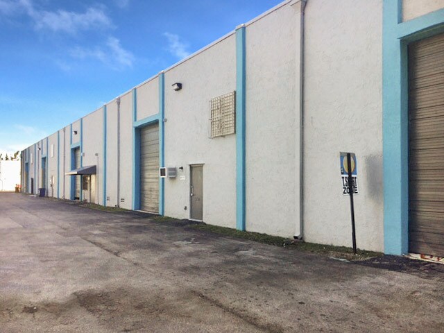 More Photos Of 9550-9552 NW 12th St, Miami Warehouse For Lease