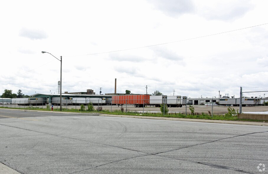 More Photos Of 815 W Sample St, South Bend Truck Terminal For Lease