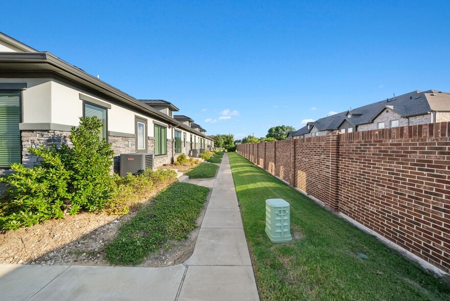 More Photos Of 1312 W Exchange Pky, Allen Medical For Sale