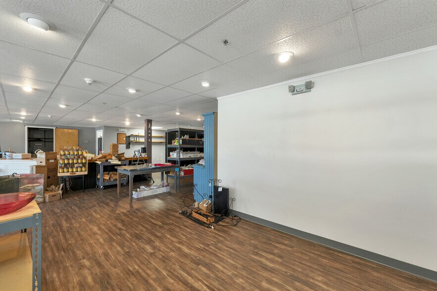 More Photos Of 45 Londonderry Tpke, Hooksett Office For Lease