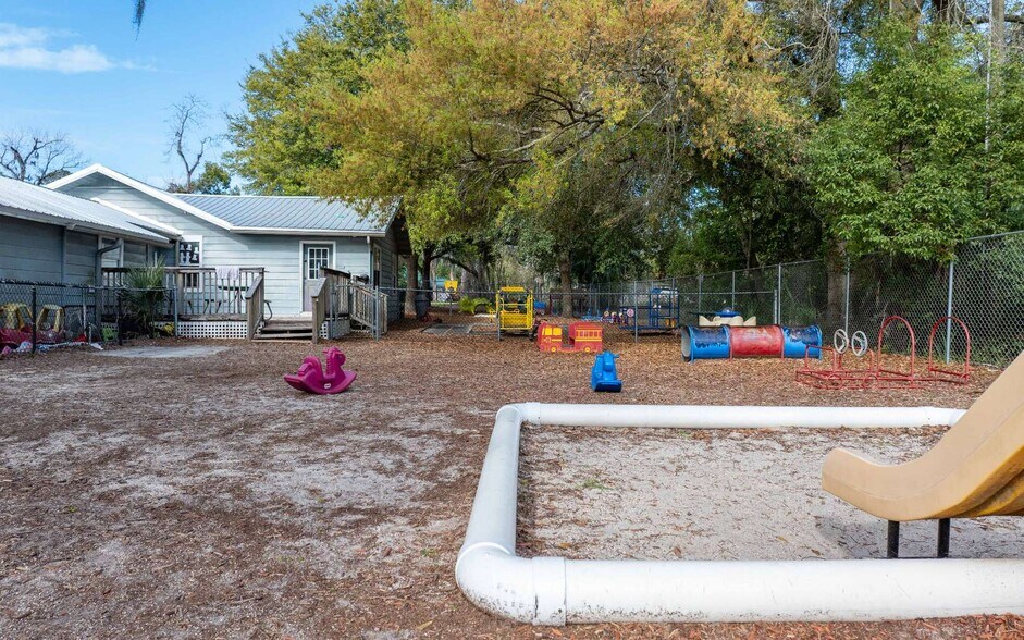 More Photos Of 311 NE Crawford St, Mayo Office For Sale