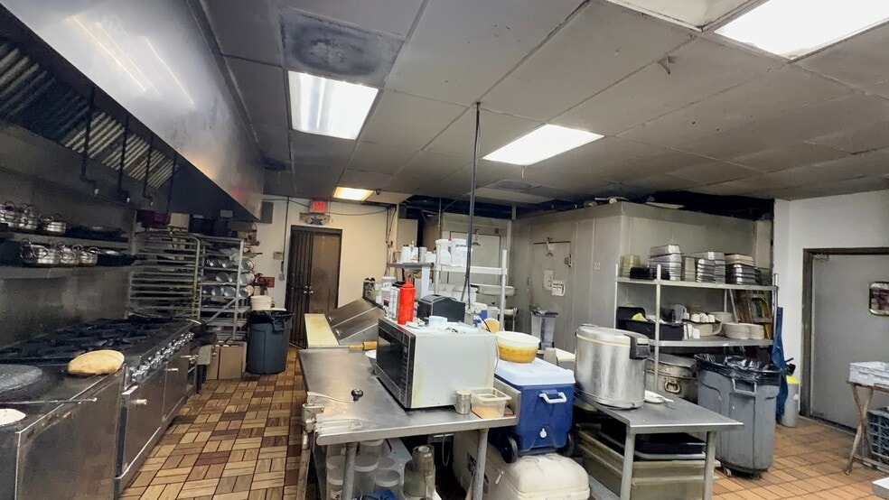More Photos Of 10120-10160 W 119th St, Overland Park Freestanding For Lease