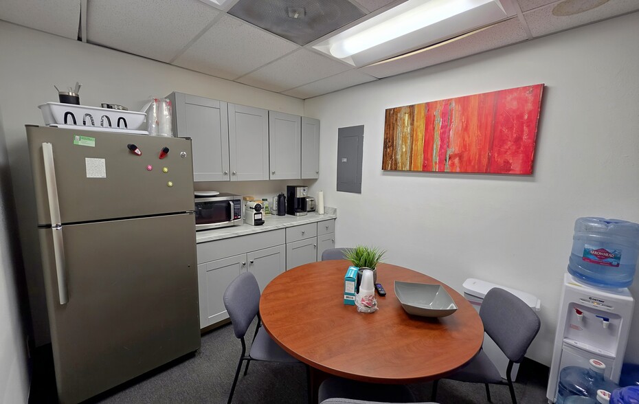More Photos Of 9795 Cabrini Dr, Burbank Loft Creative Space For Lease