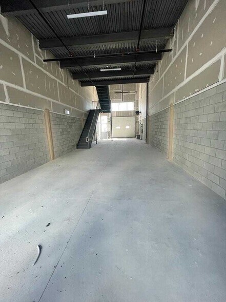 More Photos Of 5266 Solar Dr, Mississauga Manufacturing For Lease