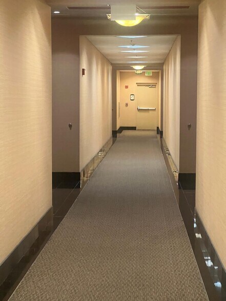 More Photos Of 13538 Village Park Dr, Orlando Office Residential For Lease