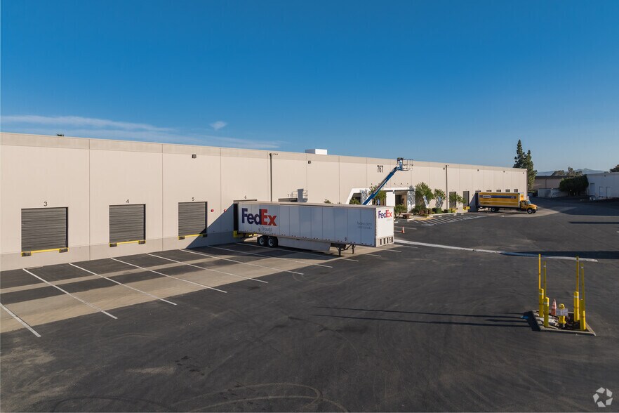 More Photos Of 767 Eubanks Dr, Vacaville Warehouse For Lease