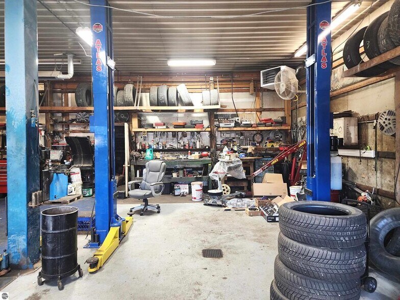 More Photos Of 14388 9 Mile Rd, Kaleva Auto Repair For Sale