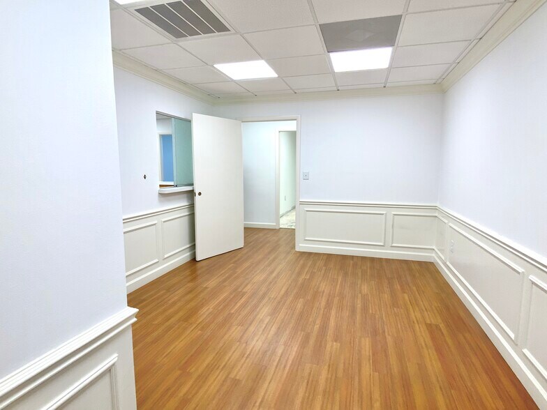 More Photos Of 848 1st Ave N, Naples Medical For Lease