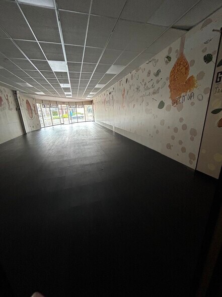 More Photos Of 122-129 Middle Neck Rd, Great Neck Storefront For Lease