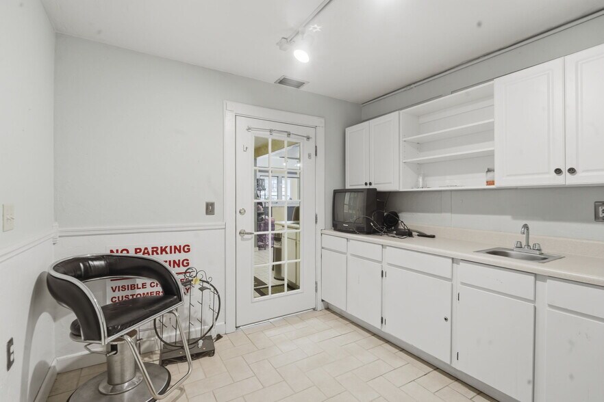 More Photos Of 1030 Camphor Ln, Deland General Retail For Sale