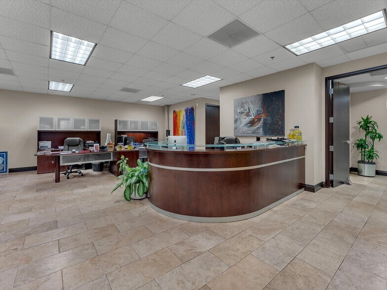 More Photos Of 2260 NW 114th Ave, Doral Warehouse For Lease