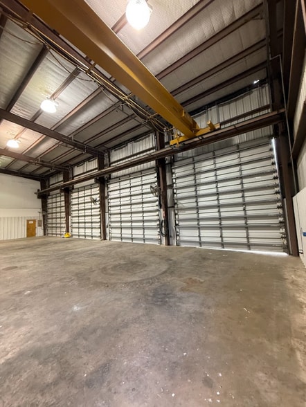 More Photos Of 1420 Holly Road, Corpus Christi Warehouse For Lease