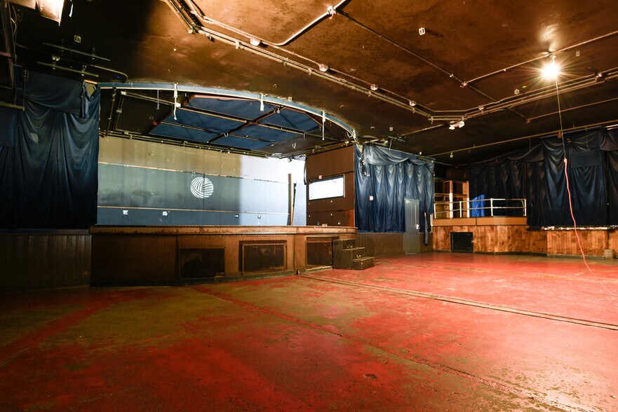 More Photos Of 361 Metropolitan Ave, Brooklyn General Retail For Lease