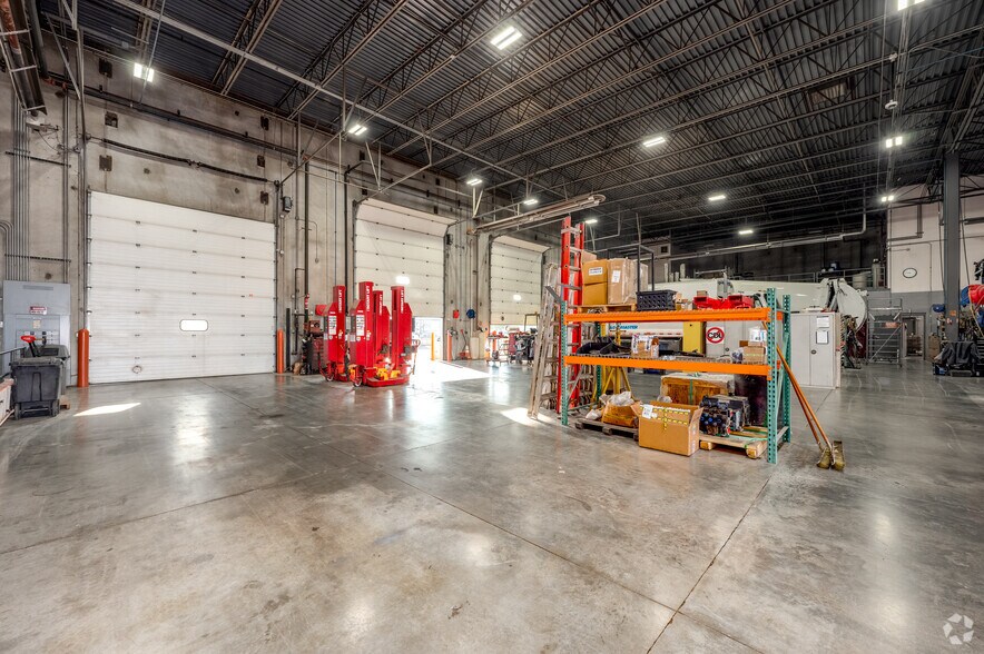 More Photos Of 5550 Poindexter Dr, Indianapolis Distribution For Sale