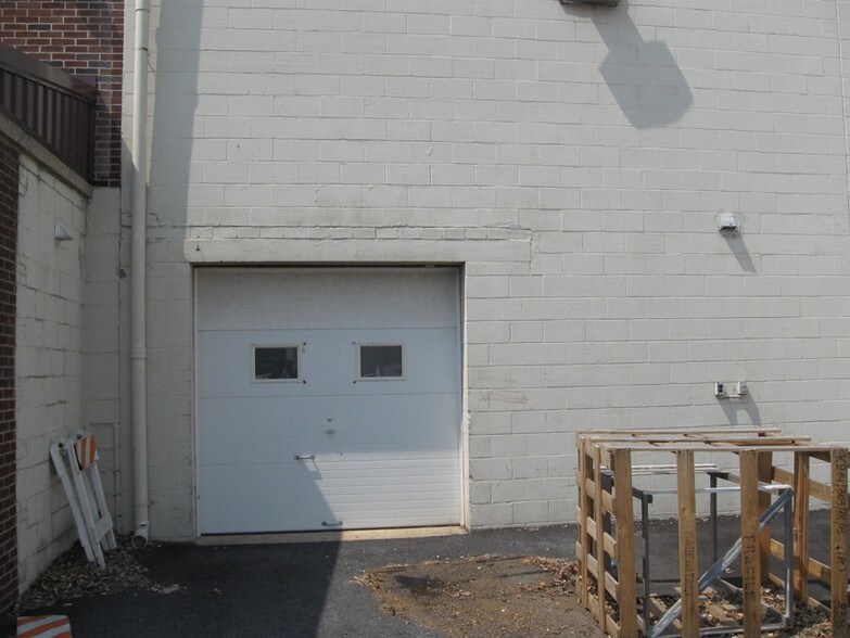 Primary Photo Of 82-86 W Main St, Reinholds Warehouse For Lease