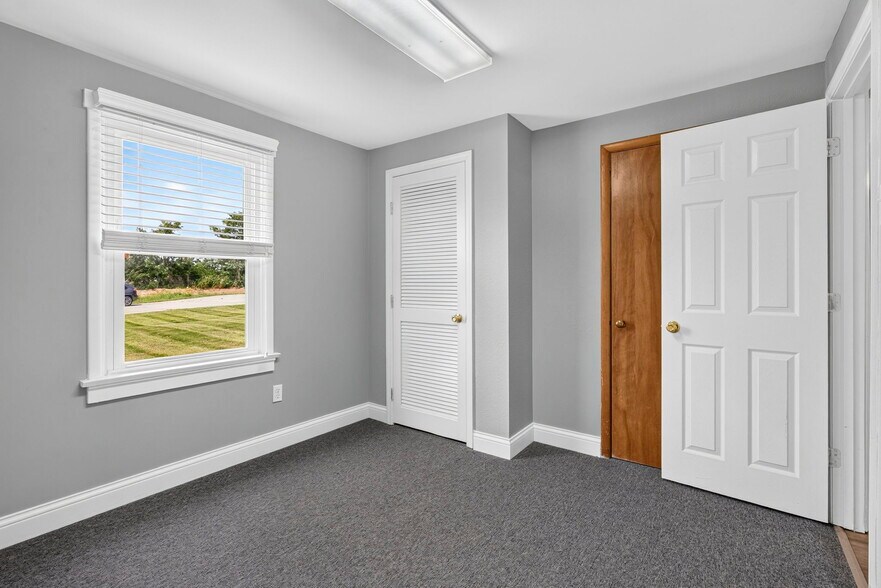 More Photos Of 9 Mingo Ln, Lake Saint Louis General Retail For Lease