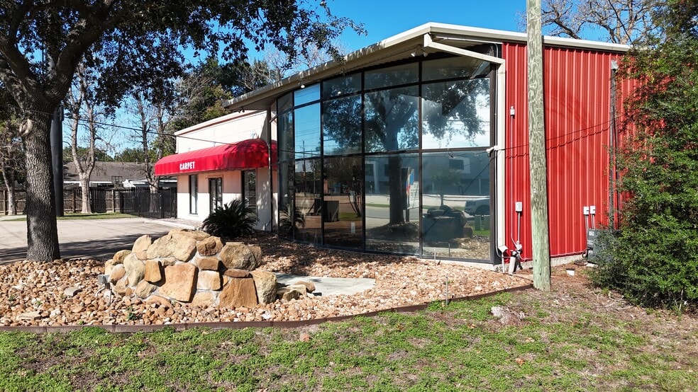 More Photos Of 18002 Kuykendahl Rd, Spring Showroom For Lease