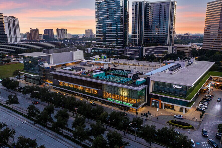 More Photos Of 1700 Post Oak Blvd, Houston General Retail For Lease