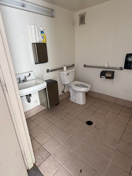 More Photos Of 107 W Pacheco Blvd, Los Banos Restaurant For Sale