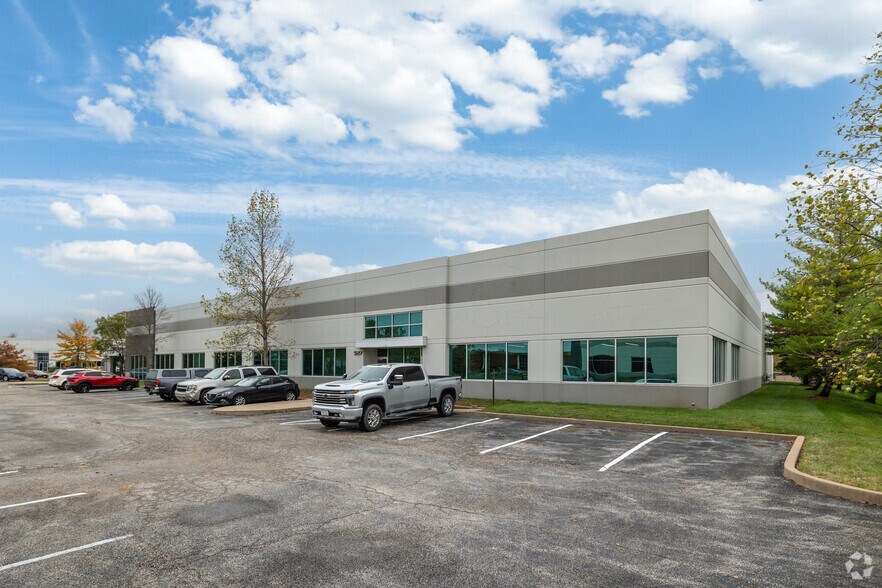 More Photos Of 527-535 Trade Center Blvd, Chesterfield Manufacturing For Sale