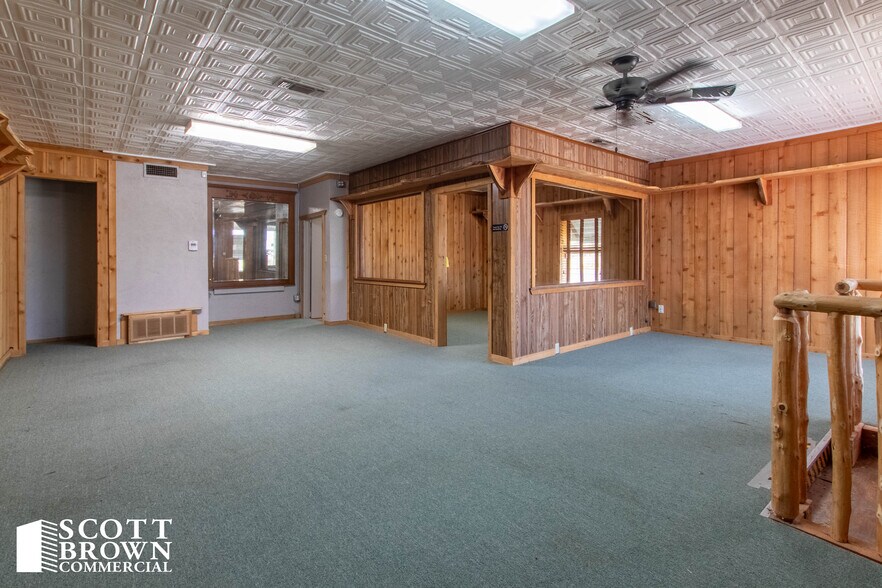 More Photos Of 108 W Hughes St, Collinsville Freestanding For Lease