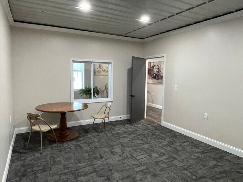 More Photos Of 1655 Plett Rd, Cadillac Office Residential For Lease