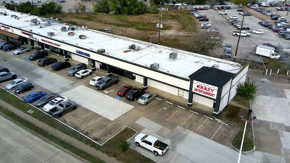 More Photos Of 11555 S Wilcrest Dr, Houston Storefront For Lease
