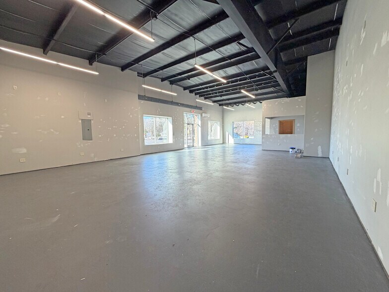 More Photos Of 183-187 Route 108, Somersworth Storefront For Lease