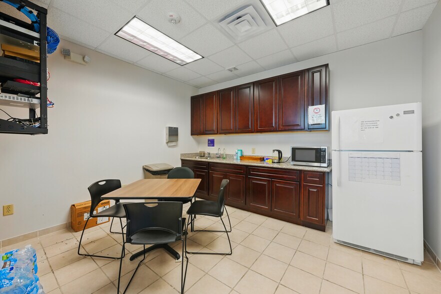 More Photos Of 9999 Bellaire Blvd, Houston Medical For Lease