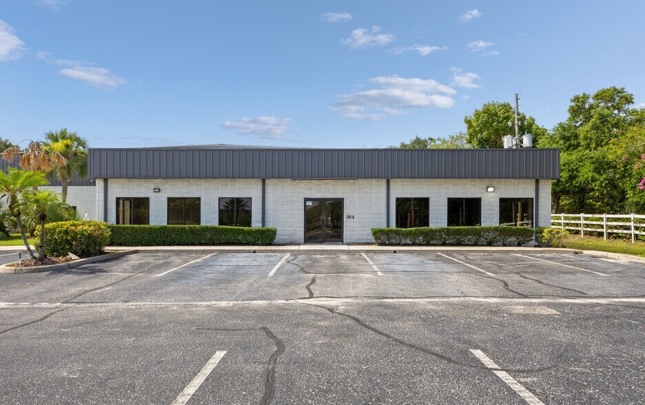 More Photos Of 14748 W Colonial Dr, Winter Garden Warehouse For Lease