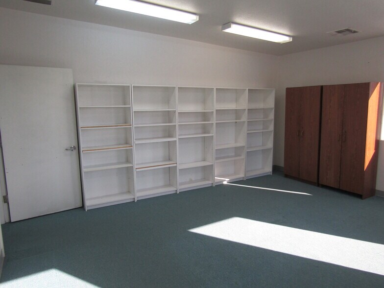 More Photos Of 209 E Brooks Ave, North Las Vegas Distribution For Lease