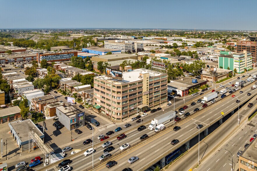 More Photos Of 3333 Boul Crémazie E, Montréal Loft Creative Space For Lease