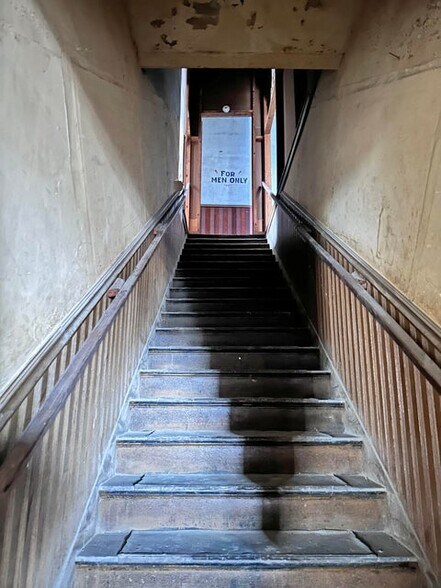 More Photos Of 200 S 3rd St, Leesville Hospitality For Sale